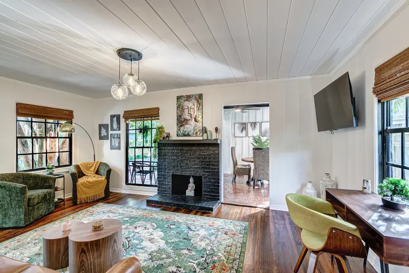 Why a Vacation Rental Beats a Hotel for Families and Groups in West Palm Beach